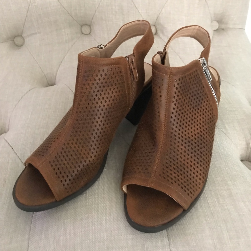 Block Heel Sandals Tan Size 7 Open Toe JG Block Heel Sandals